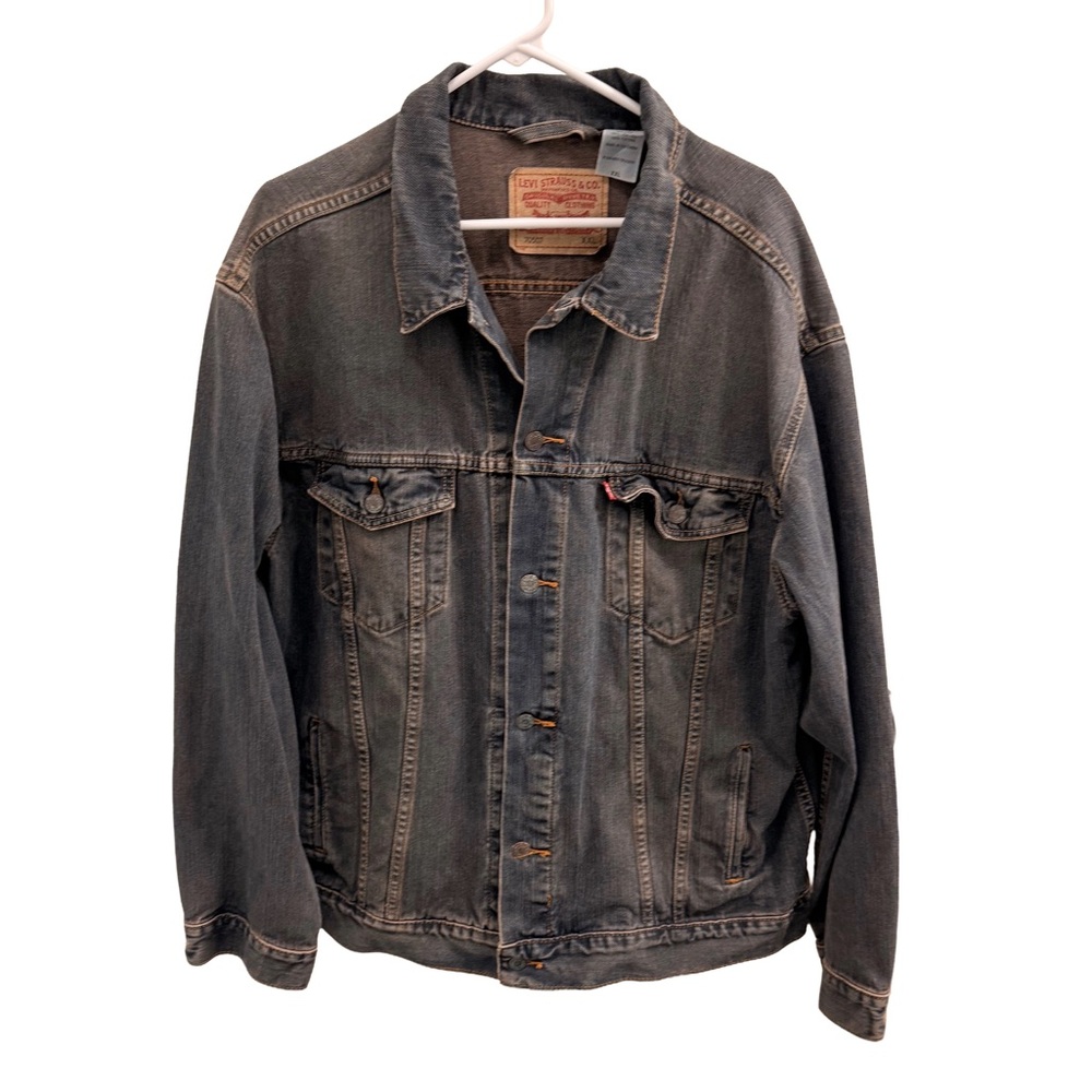 Vintage Levi’s Men's Blue Denim Jacket
